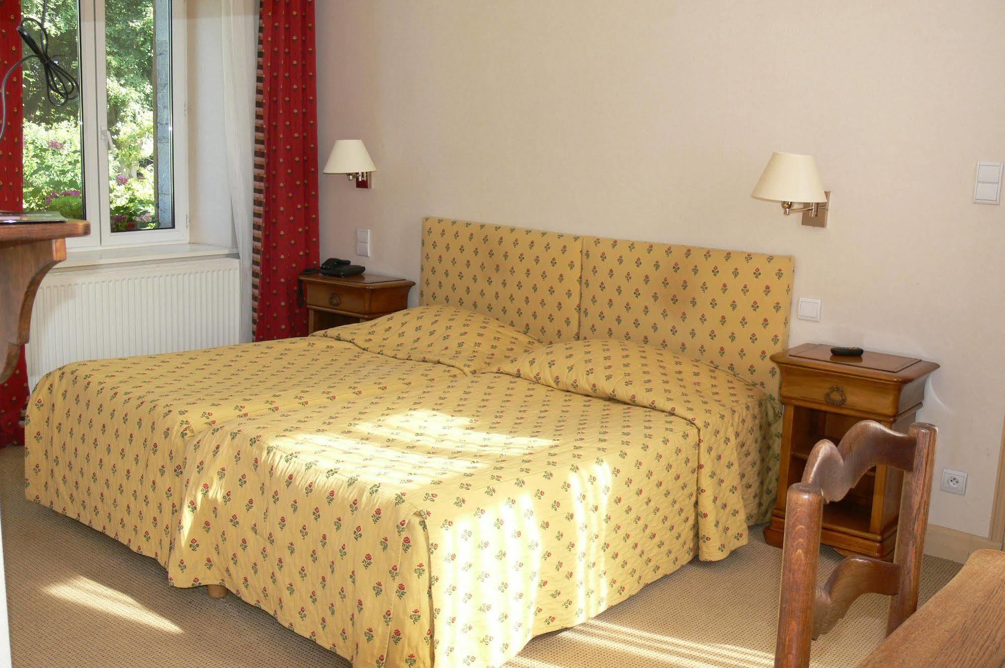 Logis - Chateau De La Motte - Hotel & Restaurant Liessies المظهر الخارجي الصورة