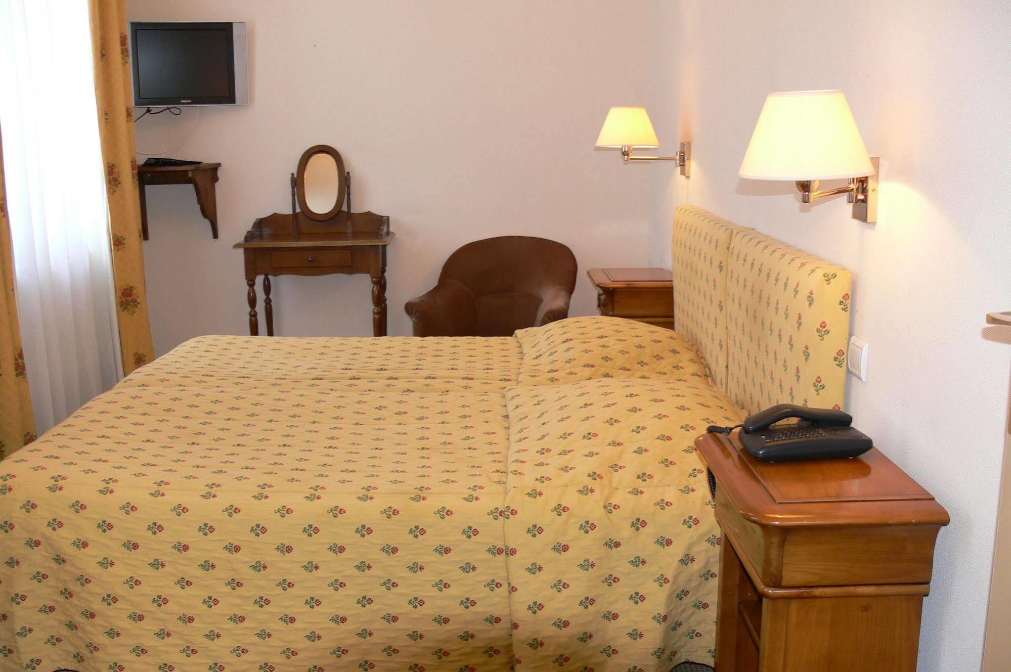 Logis - Chateau De La Motte - Hotel & Restaurant Liessies المظهر الخارجي الصورة