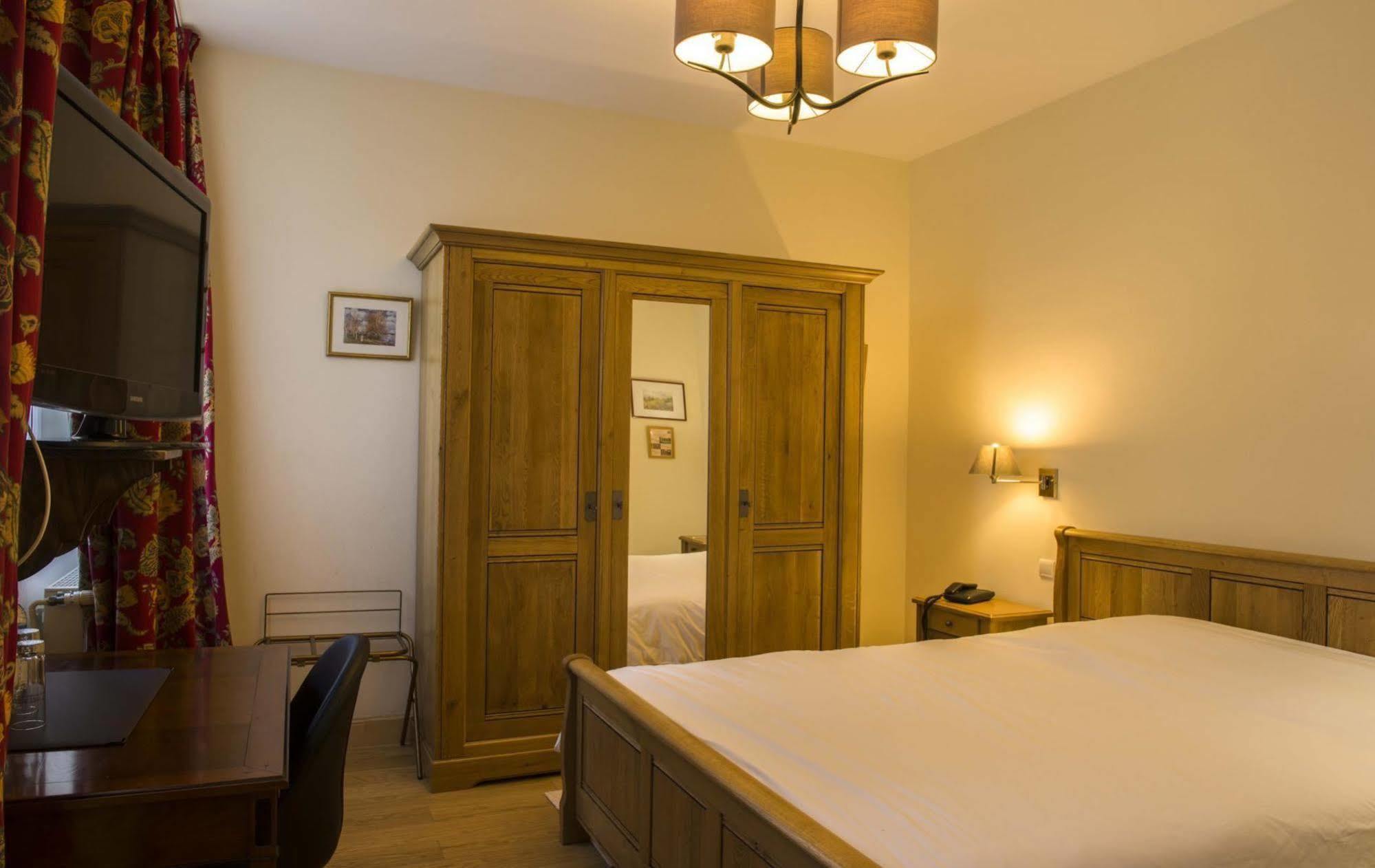Logis - Chateau De La Motte - Hotel & Restaurant Liessies المظهر الخارجي الصورة