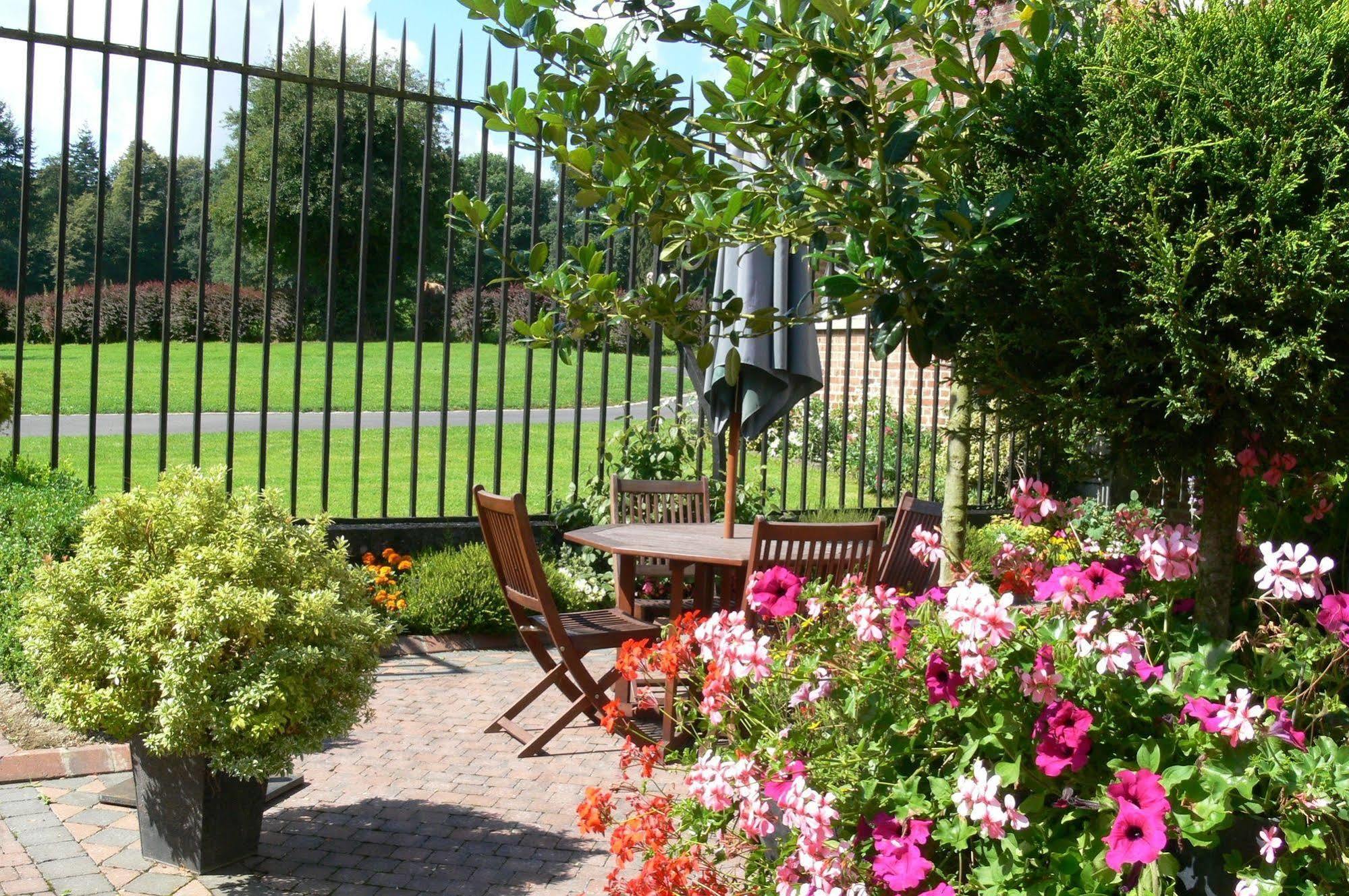 Logis - Chateau De La Motte - Hotel & Restaurant Liessies المظهر الخارجي الصورة