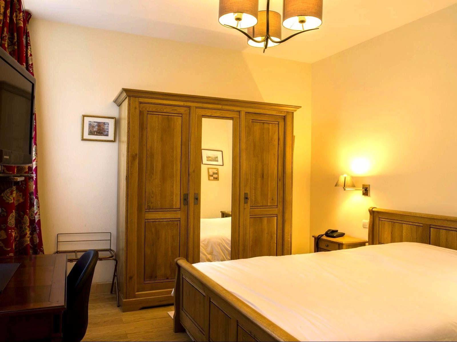 Logis - Chateau De La Motte - Hotel & Restaurant Liessies المظهر الخارجي الصورة